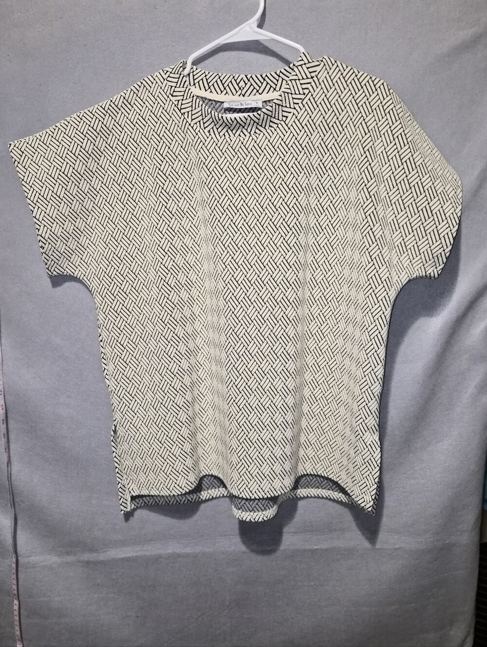 See and Be Seen Geometric Textured Knit Top – Size Medium